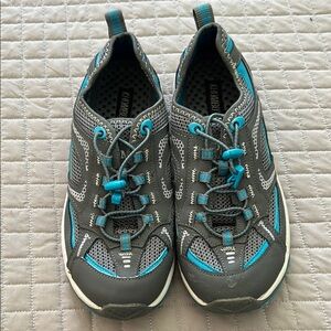 VGUC -  🏝️ Khombu Reef Shark Gray/Blue Sneakers